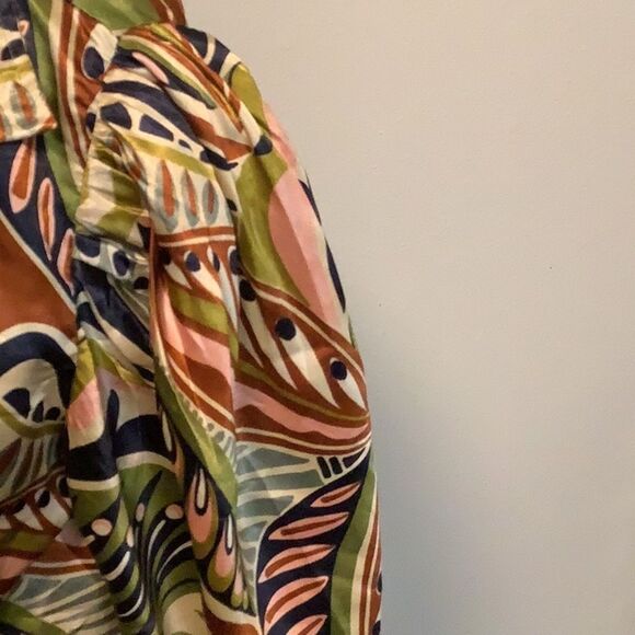 Truth Women’s large balloon puff sleeve hook/ loop closure tie front cropped top - Picture 3 of 16